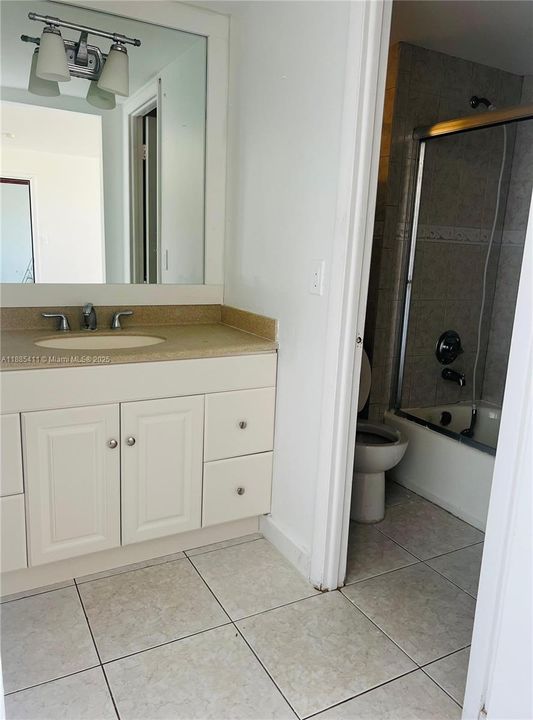 Active With Contract: $135,000 (1 beds, 1 baths, 734 Square Feet)