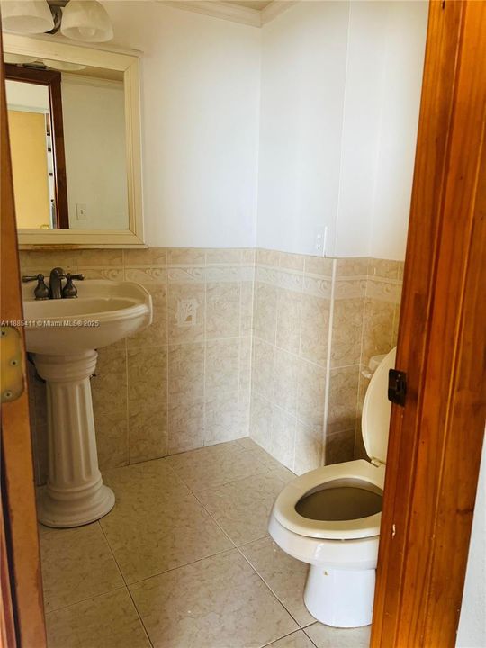 Active With Contract: $135,000 (1 beds, 1 baths, 734 Square Feet)