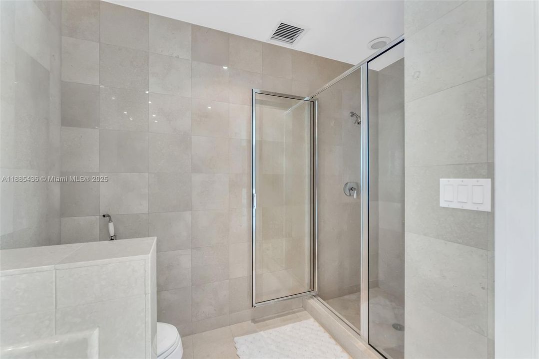 For Sale: $4,950,000 (5 beds, 6 baths, 4070 Square Feet)