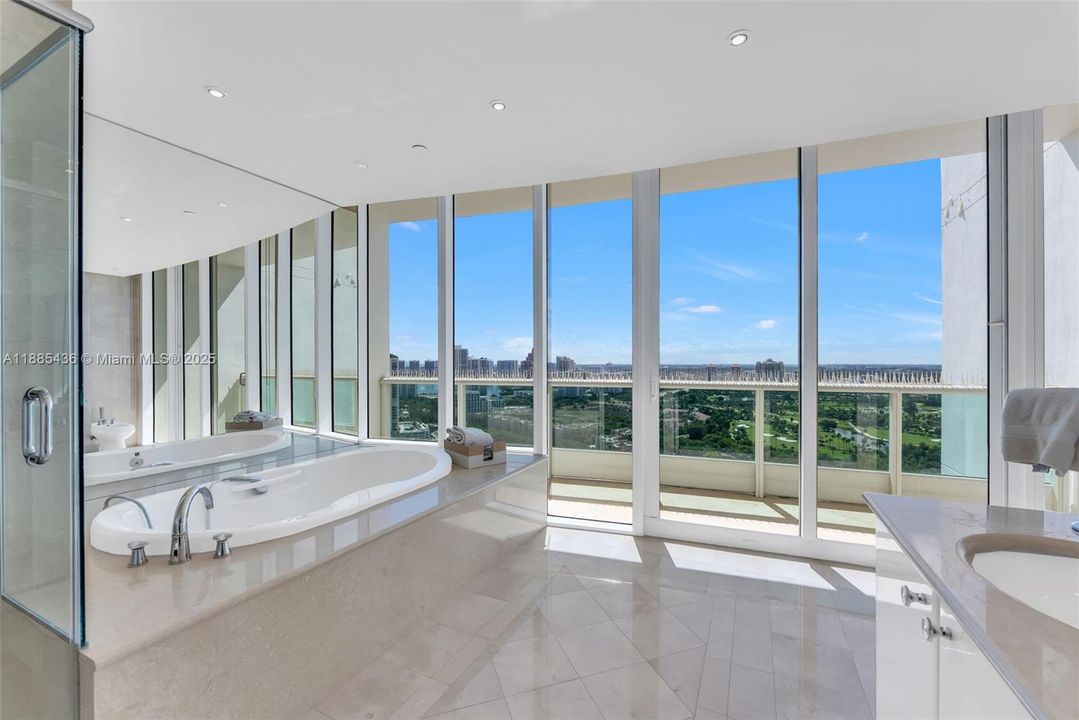 For Sale: $4,950,000 (5 beds, 6 baths, 4070 Square Feet)