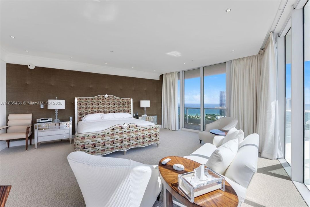 For Sale: $4,950,000 (5 beds, 6 baths, 4070 Square Feet)