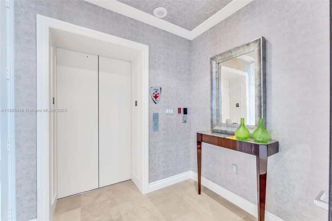 For Sale: $4,950,000 (5 beds, 6 baths, 4070 Square Feet)