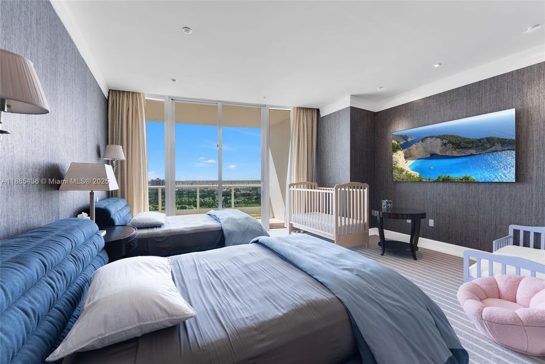 For Sale: $4,950,000 (5 beds, 6 baths, 4070 Square Feet)