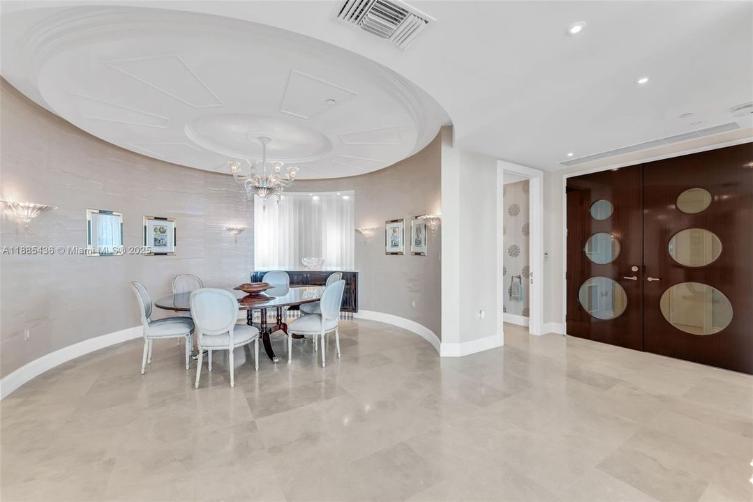 For Sale: $4,950,000 (5 beds, 6 baths, 4070 Square Feet)