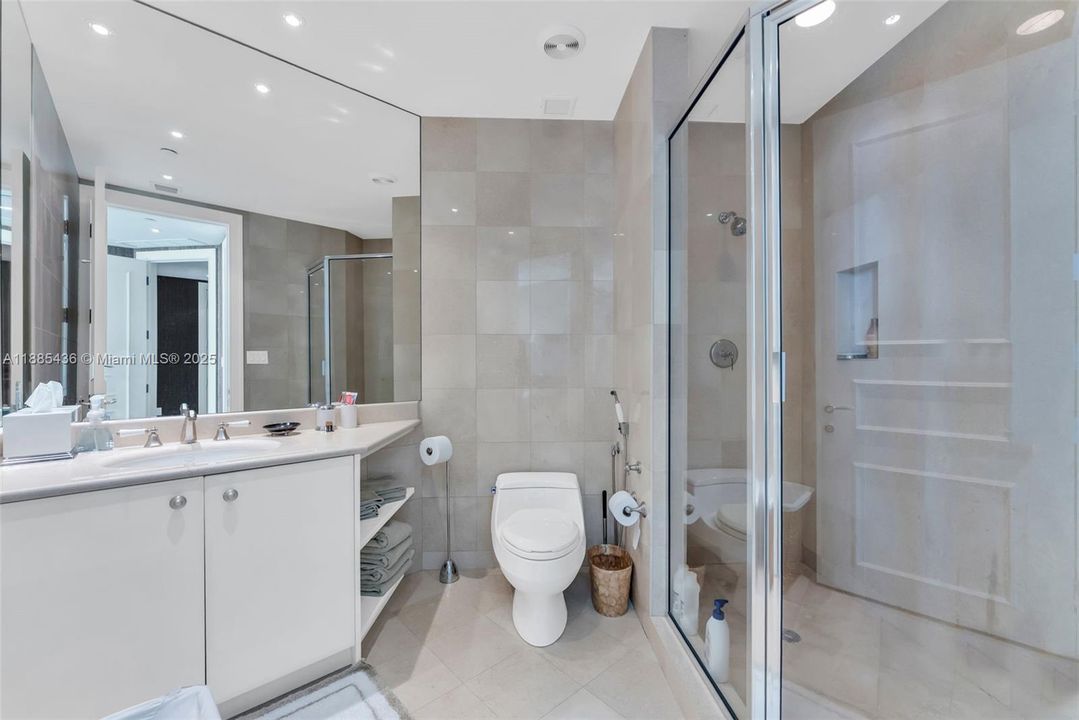 For Sale: $4,950,000 (5 beds, 6 baths, 4070 Square Feet)