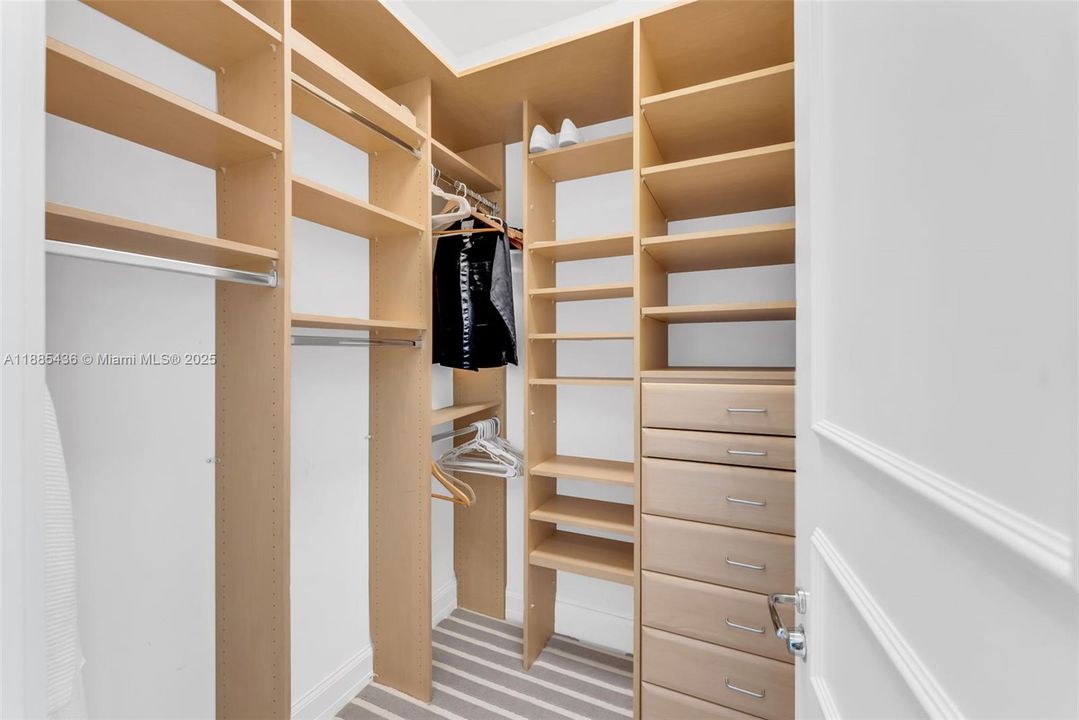 For Sale: $4,950,000 (5 beds, 6 baths, 4070 Square Feet)