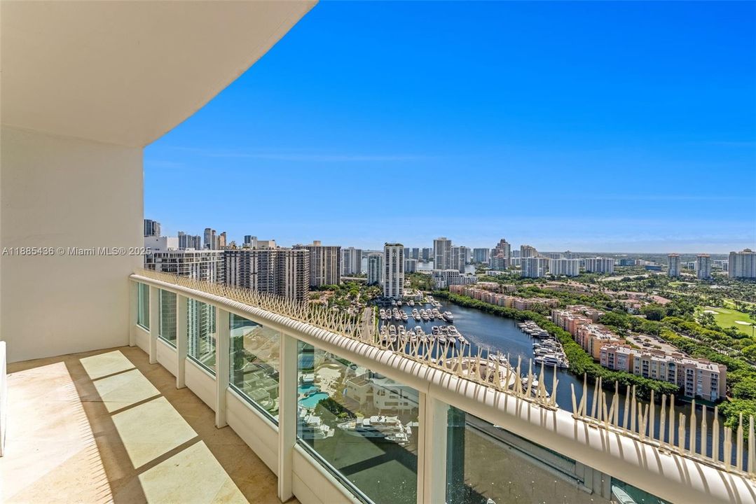 For Sale: $4,950,000 (5 beds, 6 baths, 4070 Square Feet)