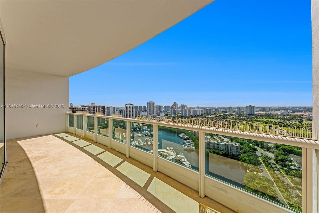 For Sale: $4,950,000 (5 beds, 6 baths, 4070 Square Feet)