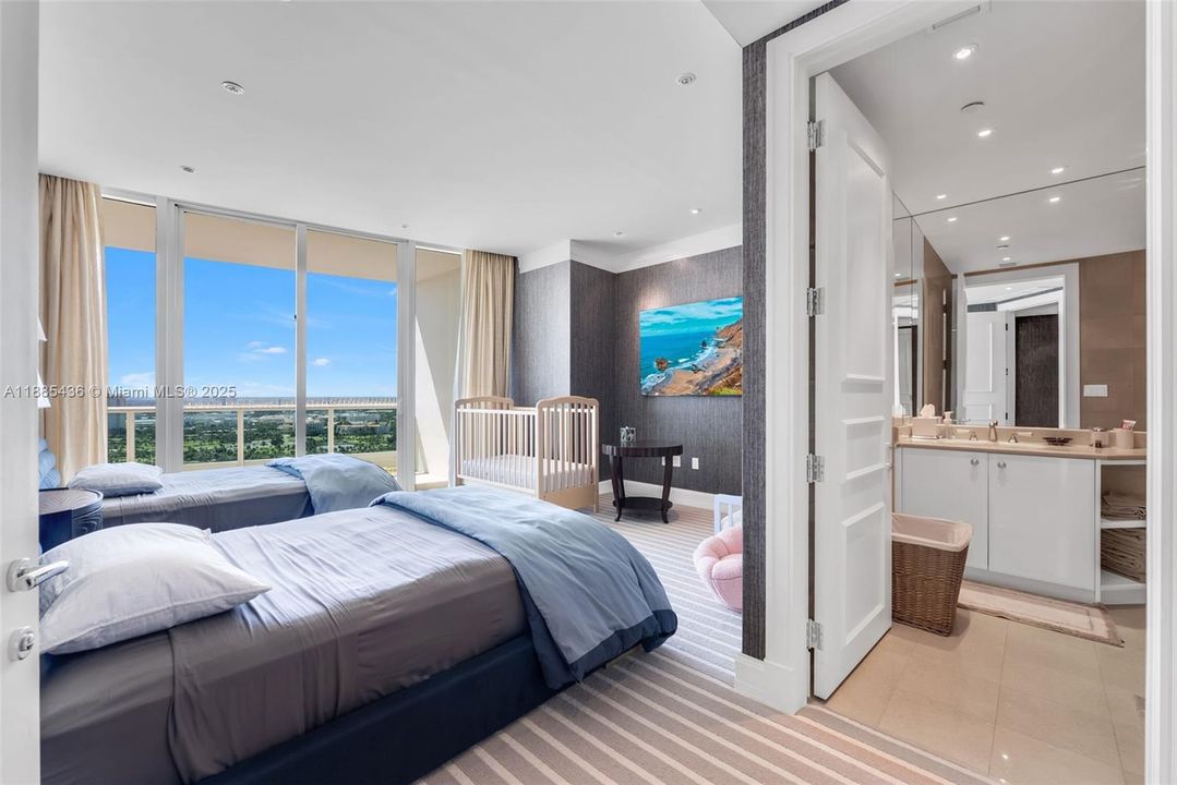 For Sale: $4,950,000 (5 beds, 6 baths, 4070 Square Feet)