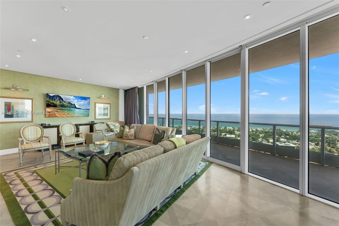 For Sale: $4,950,000 (5 beds, 6 baths, 4070 Square Feet)