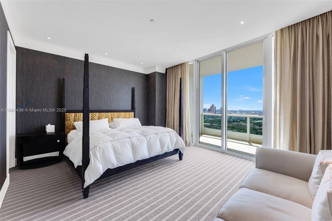 For Sale: $4,950,000 (5 beds, 6 baths, 4070 Square Feet)