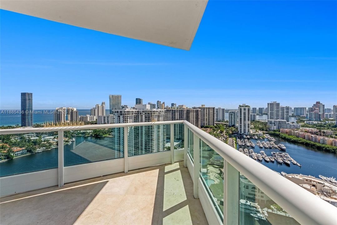 For Sale: $4,950,000 (5 beds, 6 baths, 4070 Square Feet)