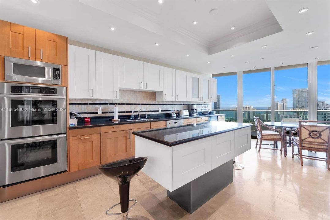 For Sale: $4,950,000 (5 beds, 6 baths, 4070 Square Feet)