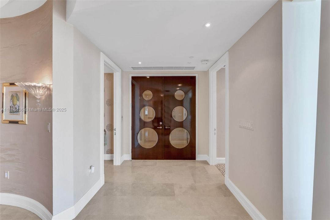 For Sale: $4,950,000 (5 beds, 6 baths, 4070 Square Feet)