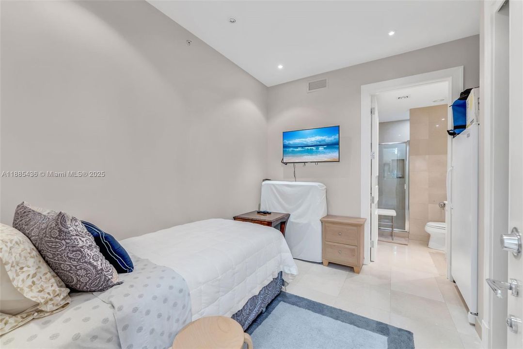 For Sale: $4,950,000 (5 beds, 6 baths, 4070 Square Feet)