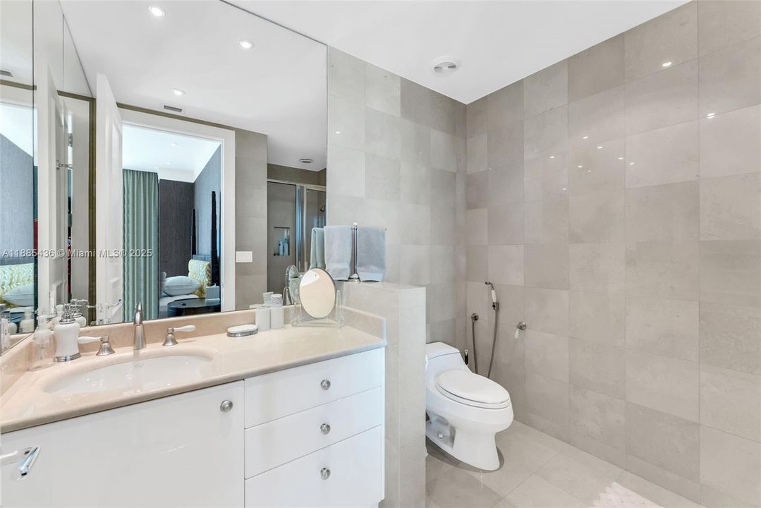 For Sale: $4,950,000 (5 beds, 6 baths, 4070 Square Feet)