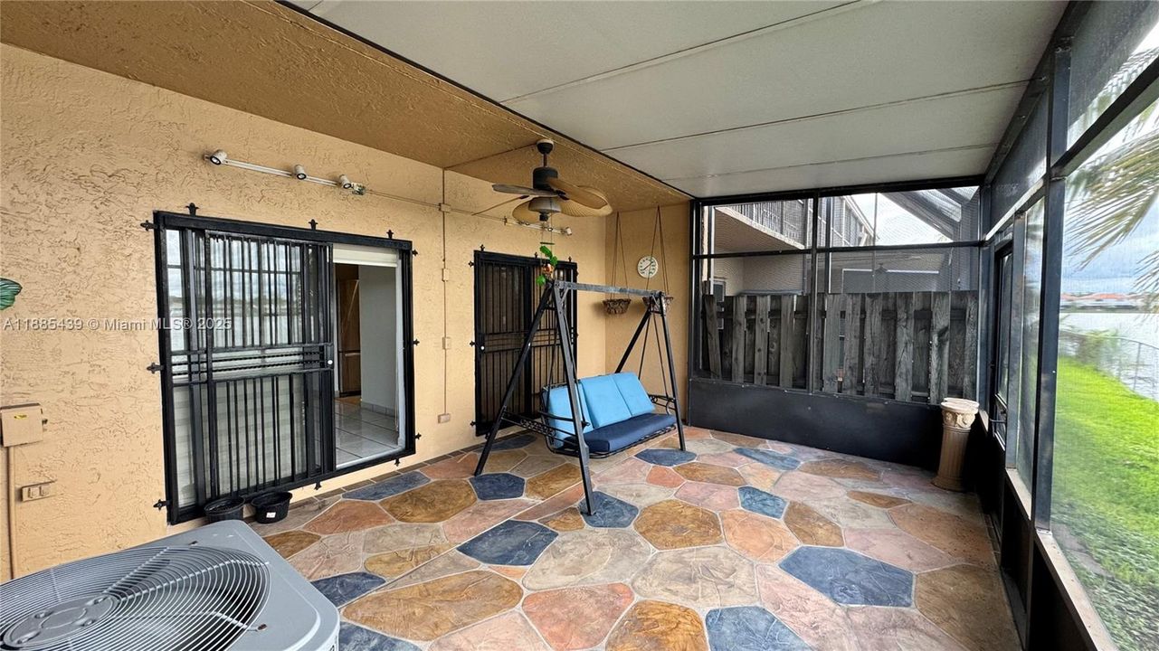 合同活跃: $385,000 (3 贝兹, 2 浴室, 1437 平方英尺)