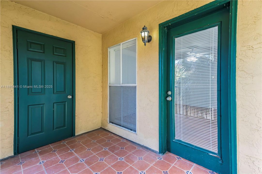 Recently Rented: $1,800 (1 beds, 1 baths, 950 Square Feet)