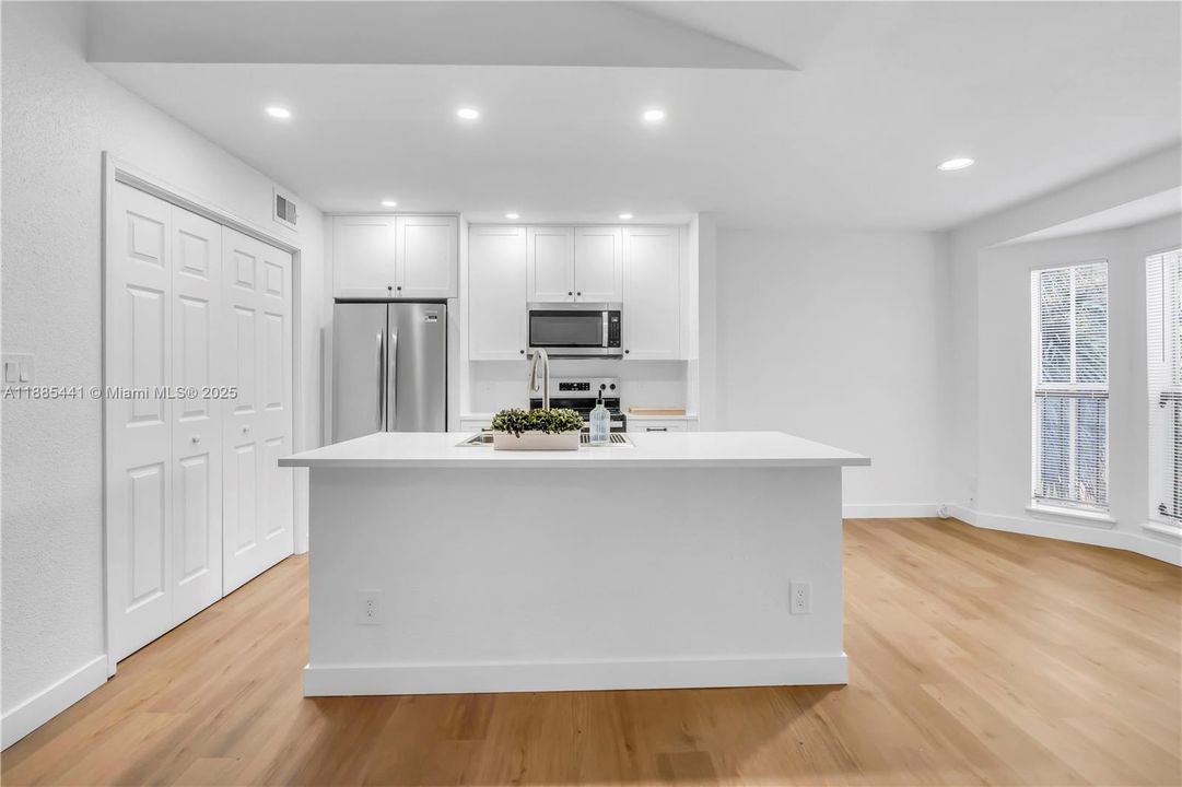 Recently Rented: $1,800 (1 beds, 1 baths, 950 Square Feet)