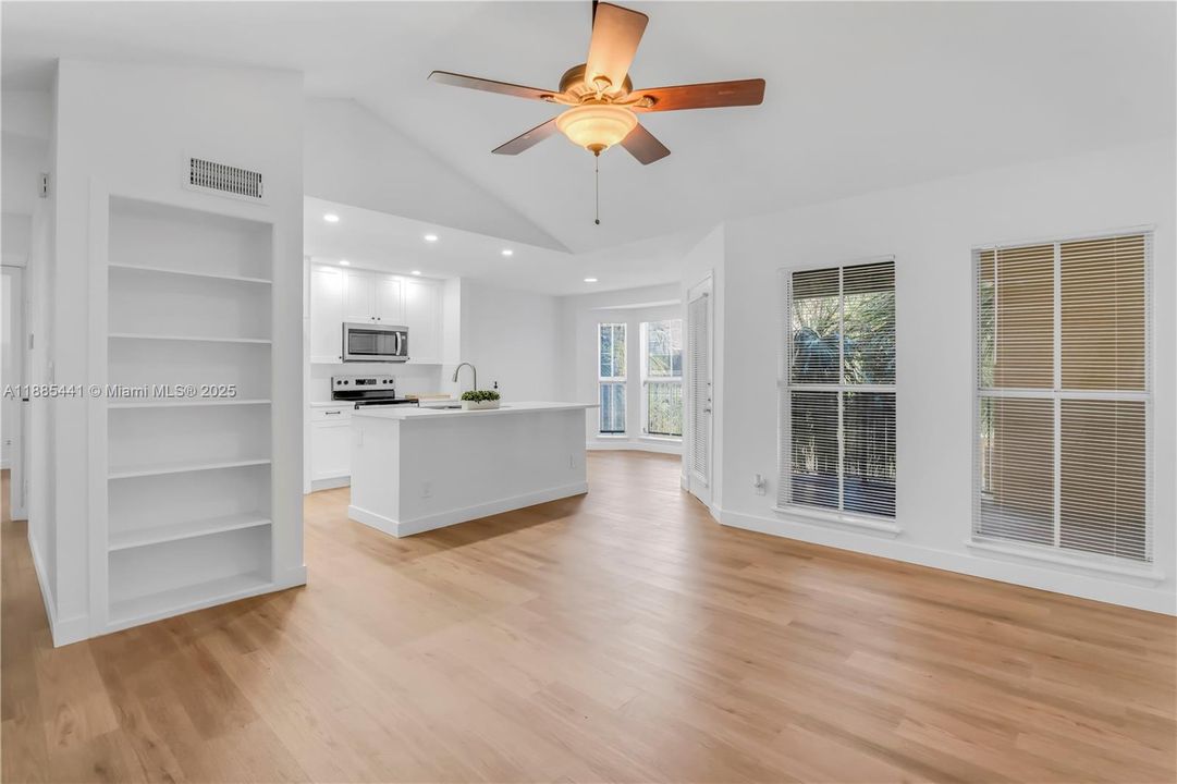 Recently Rented: $1,800 (1 beds, 1 baths, 950 Square Feet)