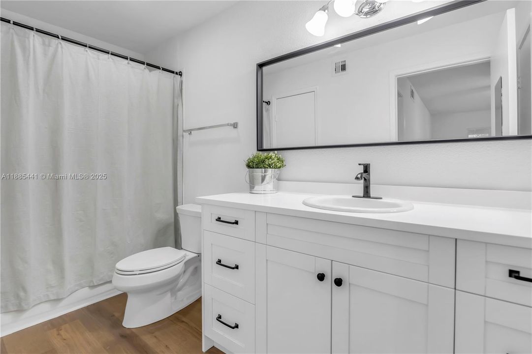 Recently Rented: $1,800 (1 beds, 1 baths, 950 Square Feet)