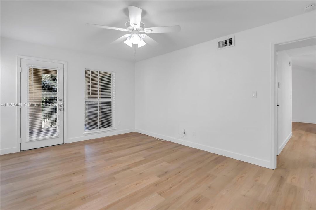 Recently Rented: $1,800 (1 beds, 1 baths, 950 Square Feet)