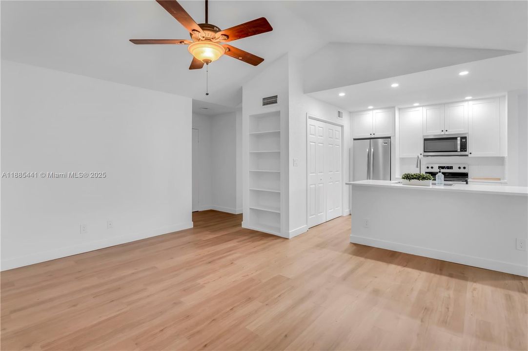 Recently Rented: $1,800 (1 beds, 1 baths, 950 Square Feet)