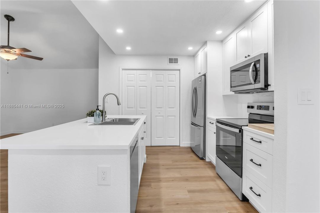 Recently Rented: $1,800 (1 beds, 1 baths, 950 Square Feet)