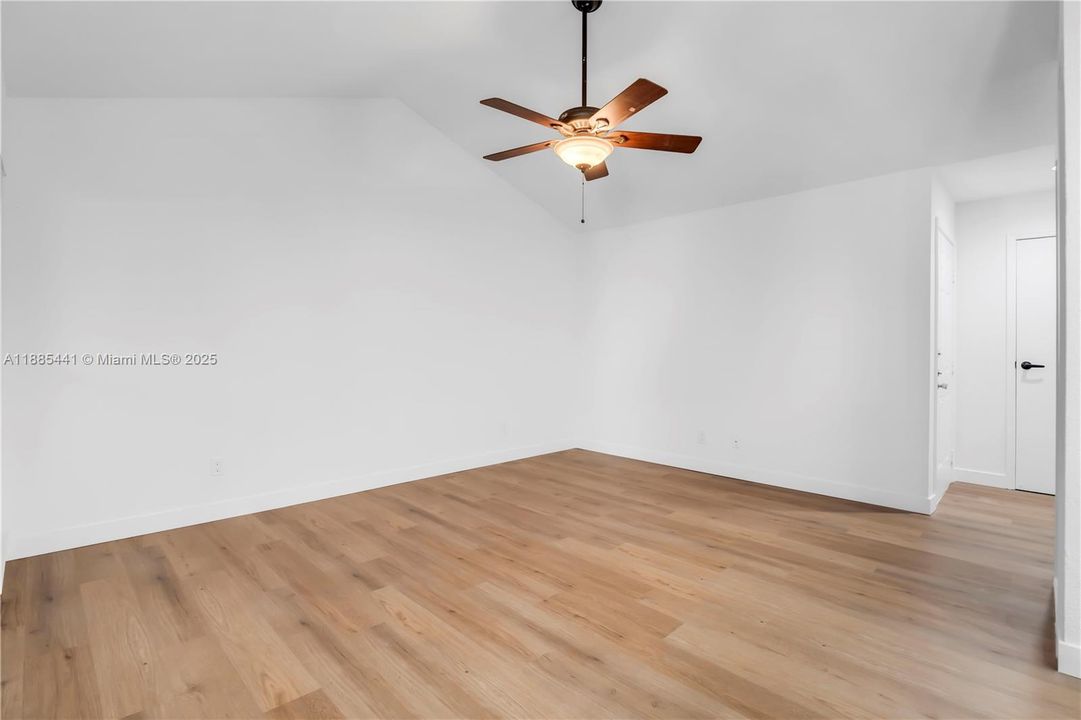 Recently Rented: $1,800 (1 beds, 1 baths, 950 Square Feet)