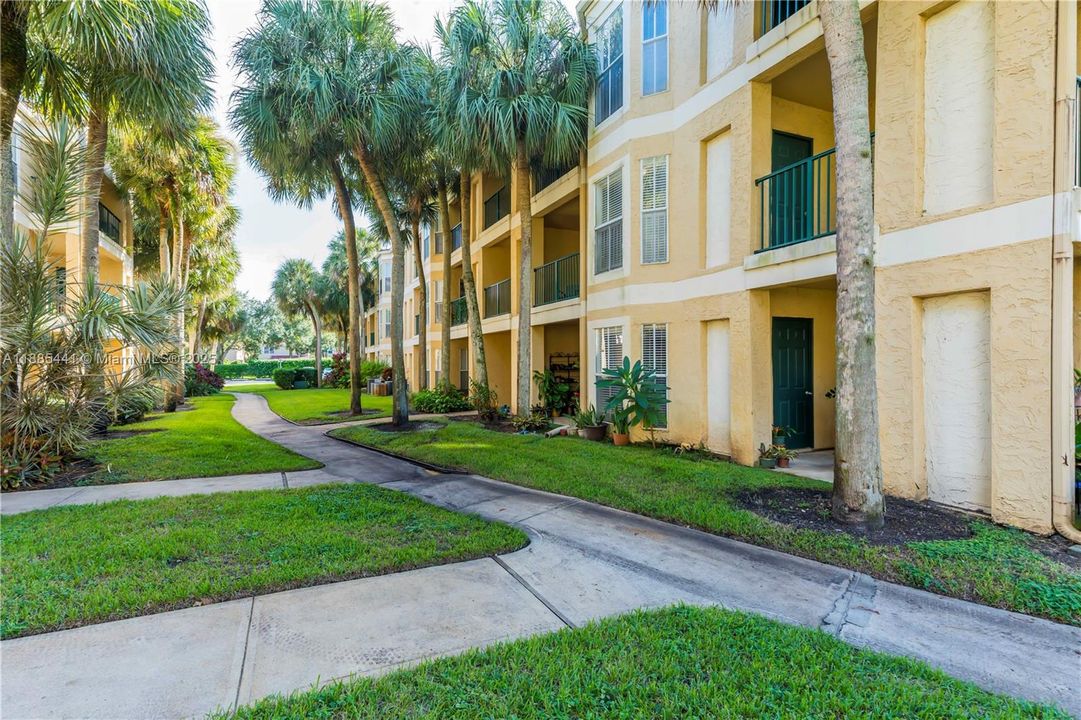 Recently Rented: $1,800 (1 beds, 1 baths, 950 Square Feet)