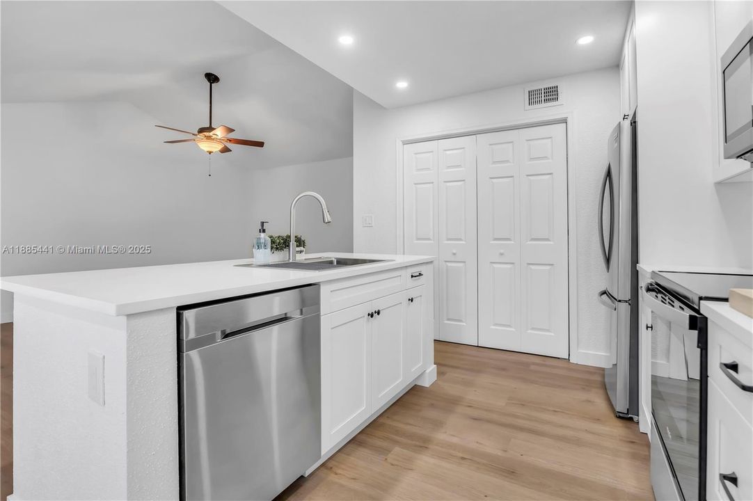 Recently Rented: $1,800 (1 beds, 1 baths, 950 Square Feet)