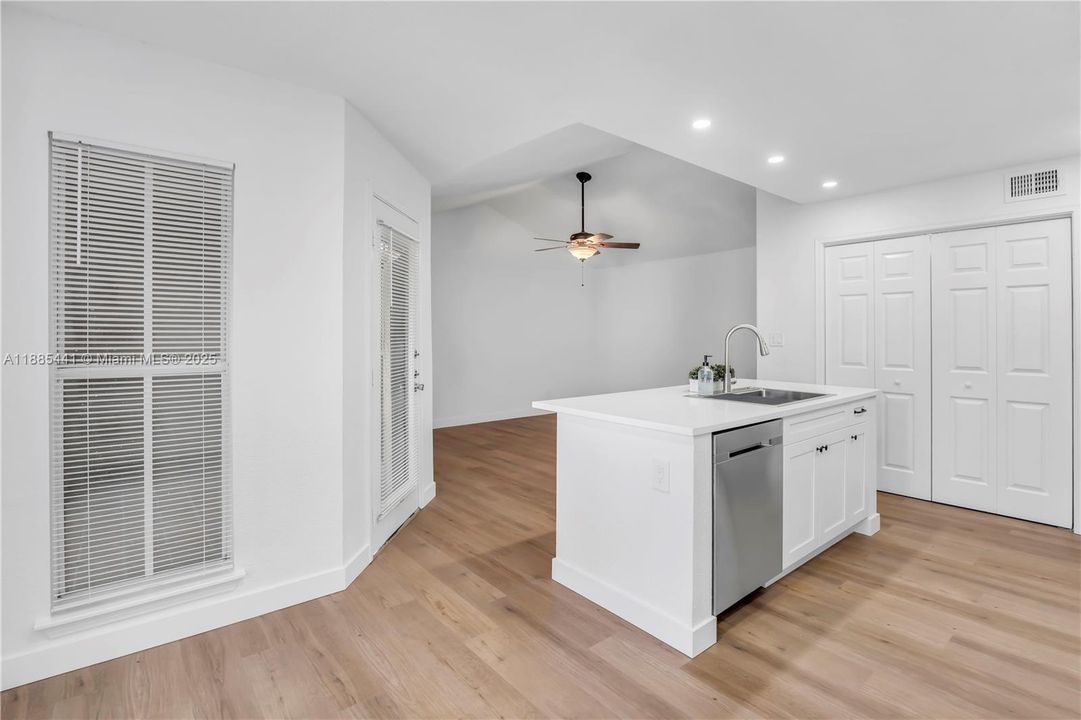 Recently Rented: $1,800 (1 beds, 1 baths, 950 Square Feet)