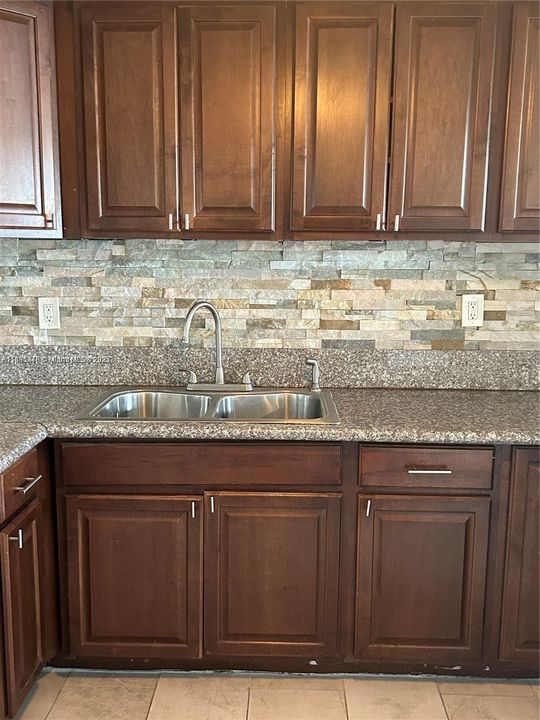 待售: $499,500 (4 贝兹, 2 浴室, 1289 平方英尺)