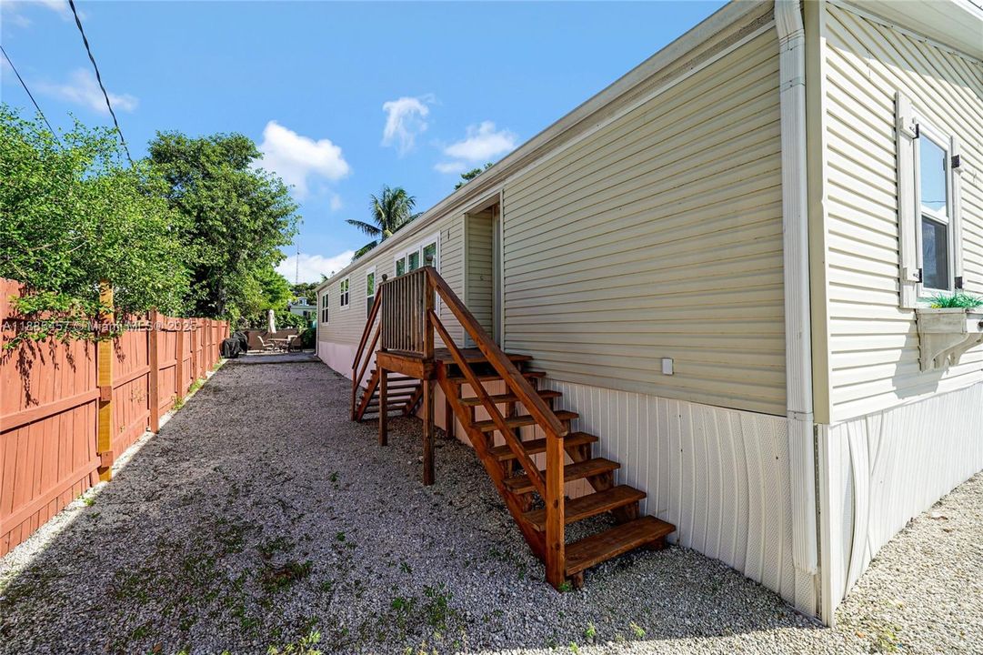 For Rent: $3,400 (4 beds, 3 baths, 1944 Square Feet)