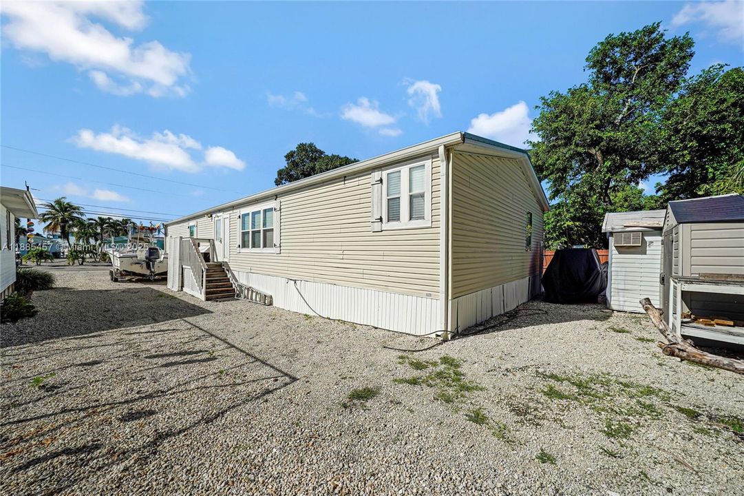 For Rent: $3,400 (4 beds, 3 baths, 1944 Square Feet)