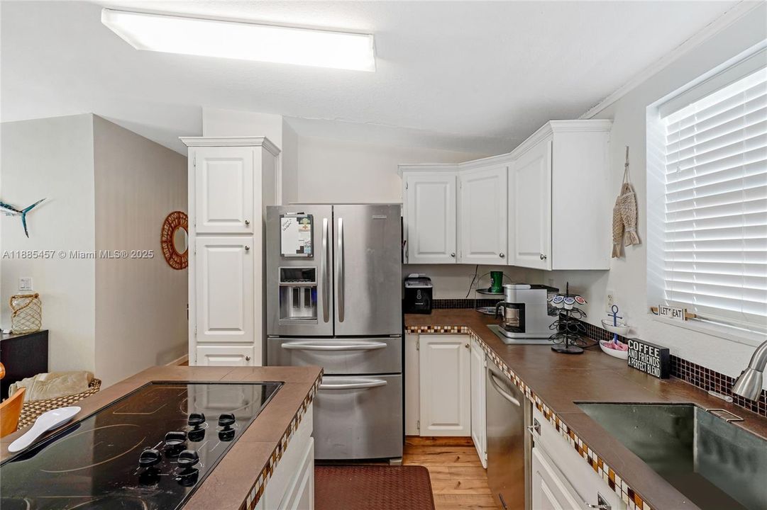 For Rent: $3,400 (4 beds, 3 baths, 1944 Square Feet)