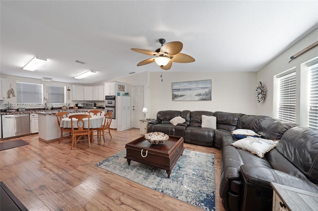 For Rent: $3,400 (4 beds, 3 baths, 1944 Square Feet)