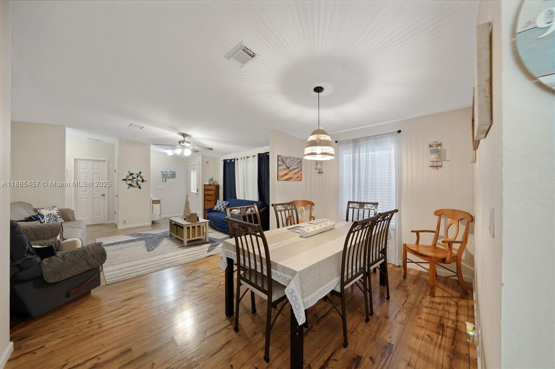 For Rent: $3,400 (4 beds, 3 baths, 1944 Square Feet)