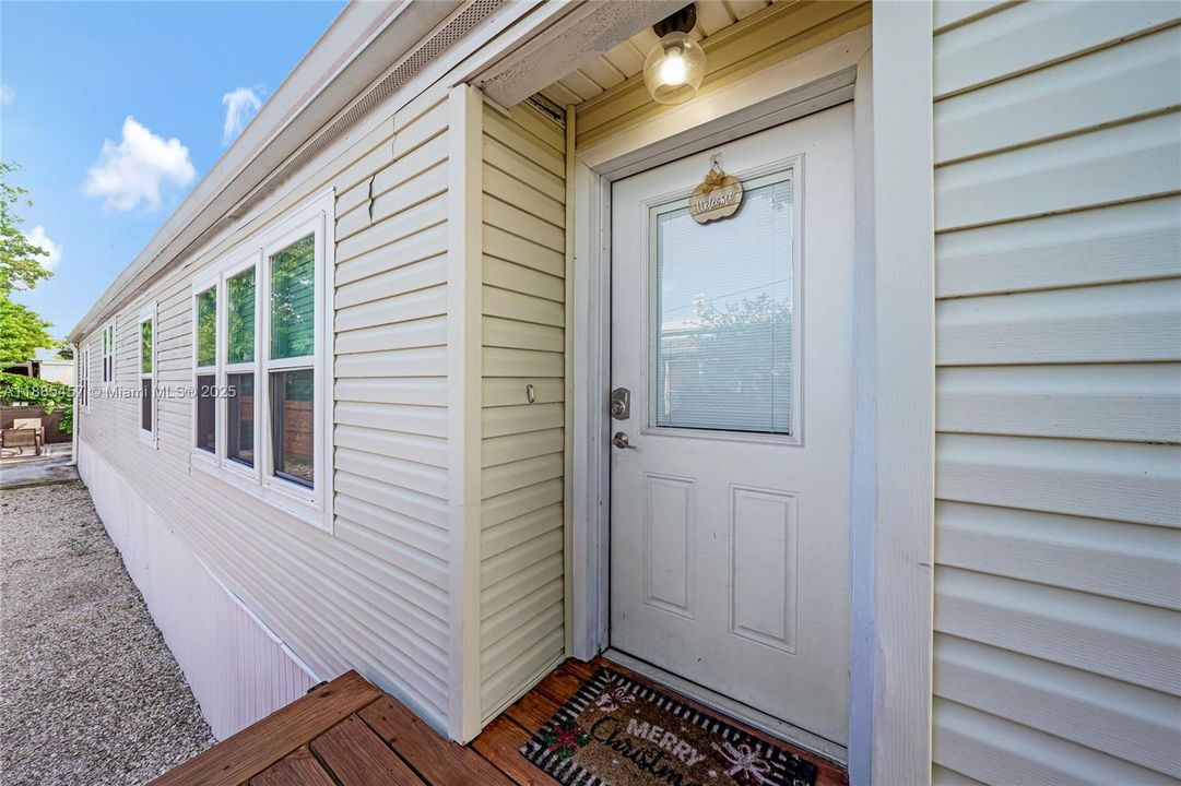 For Rent: $3,400 (4 beds, 3 baths, 1944 Square Feet)