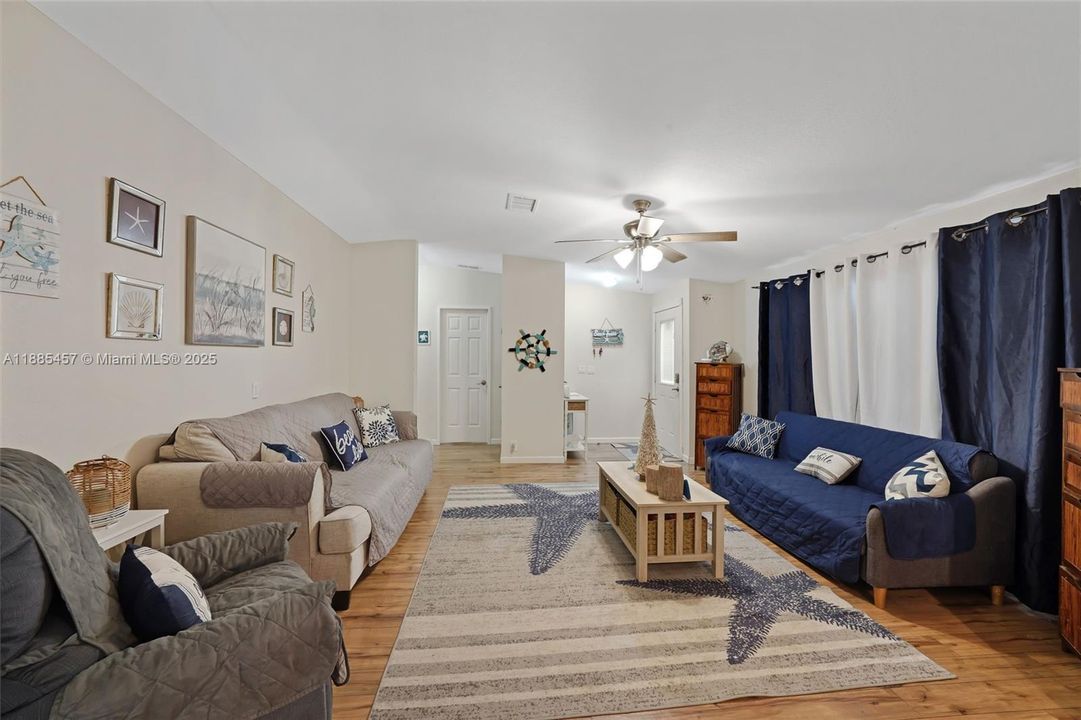 For Rent: $3,400 (4 beds, 3 baths, 1944 Square Feet)