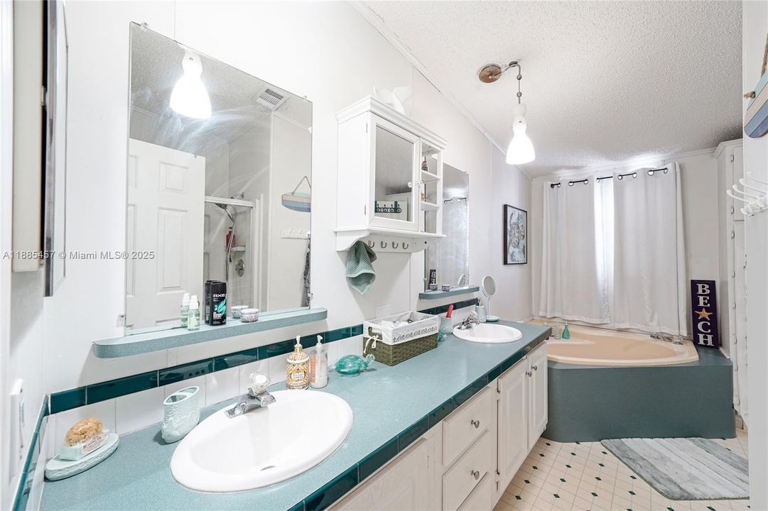 For Rent: $3,400 (4 beds, 3 baths, 1944 Square Feet)