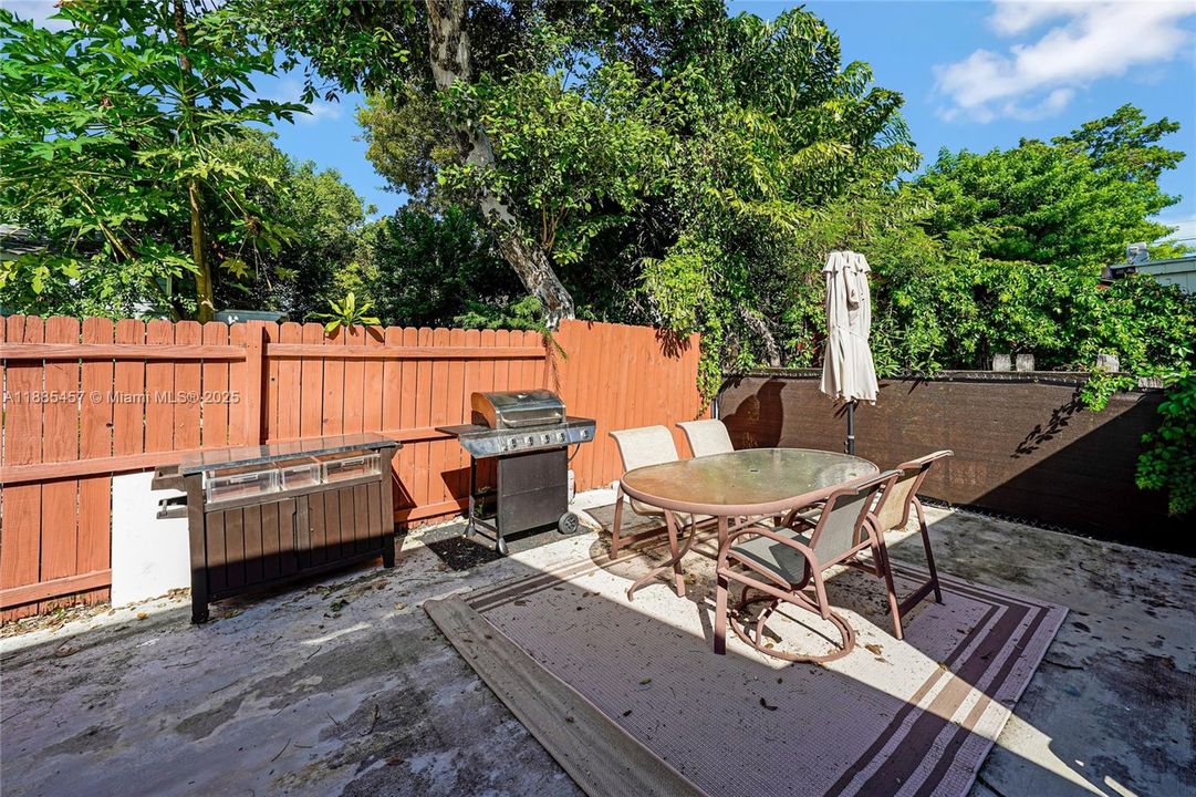 For Rent: $3,400 (4 beds, 3 baths, 1944 Square Feet)