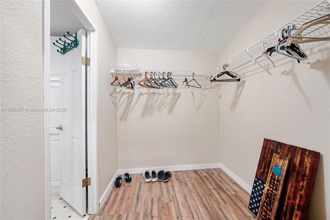 For Rent: $3,400 (4 beds, 3 baths, 1944 Square Feet)