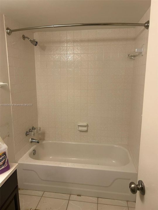 Activo con contrato: $125,000 (2 camas, 2 baños, 1120 Pies cuadrados)