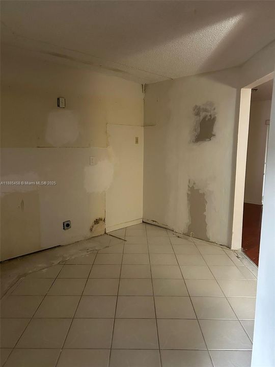Activo con contrato: $125,000 (2 camas, 2 baños, 1120 Pies cuadrados)
