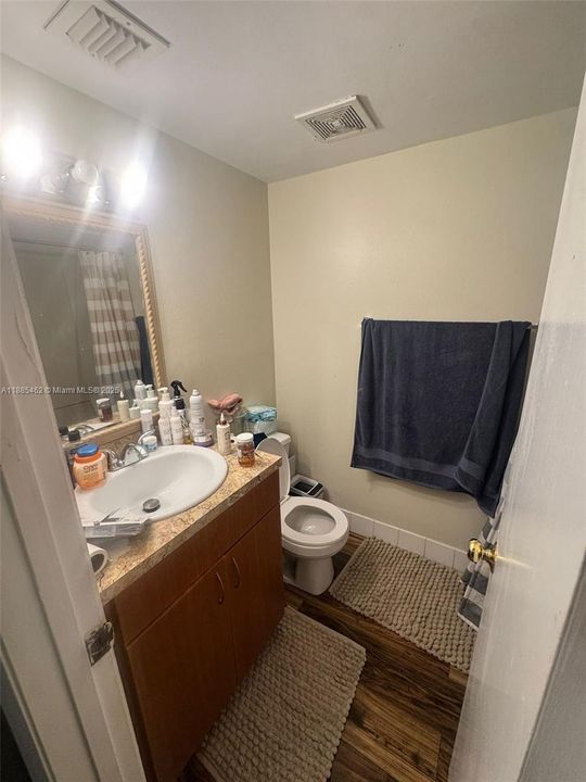 For Sale: $239,000 (2 beds, 2 baths, 963 Square Feet)