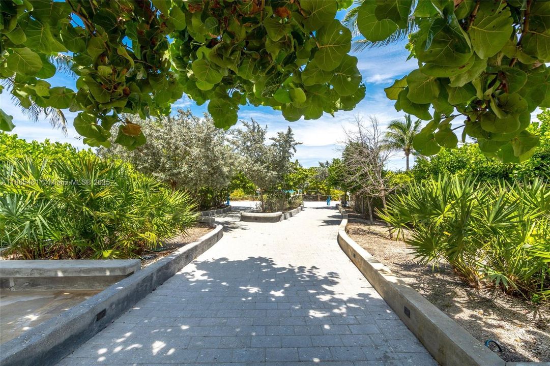 For Sale: $599,999 (2 beds, 2 baths, 1429 Square Feet)