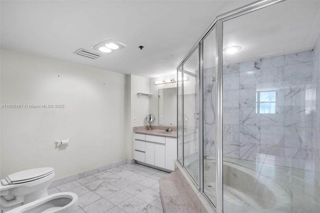 For Sale: $599,999 (2 beds, 2 baths, 1429 Square Feet)