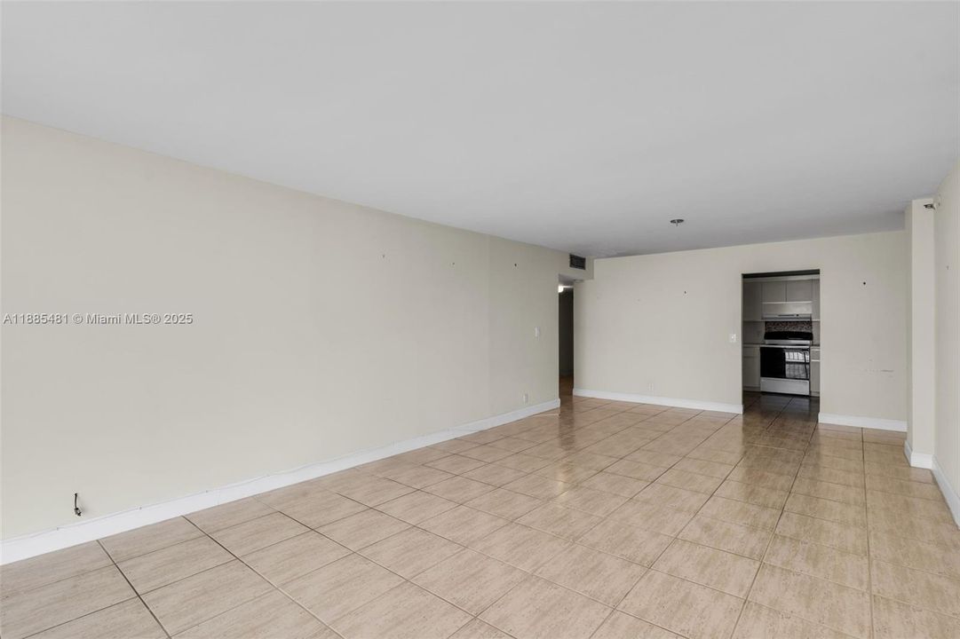 For Sale: $599,999 (2 beds, 2 baths, 1429 Square Feet)