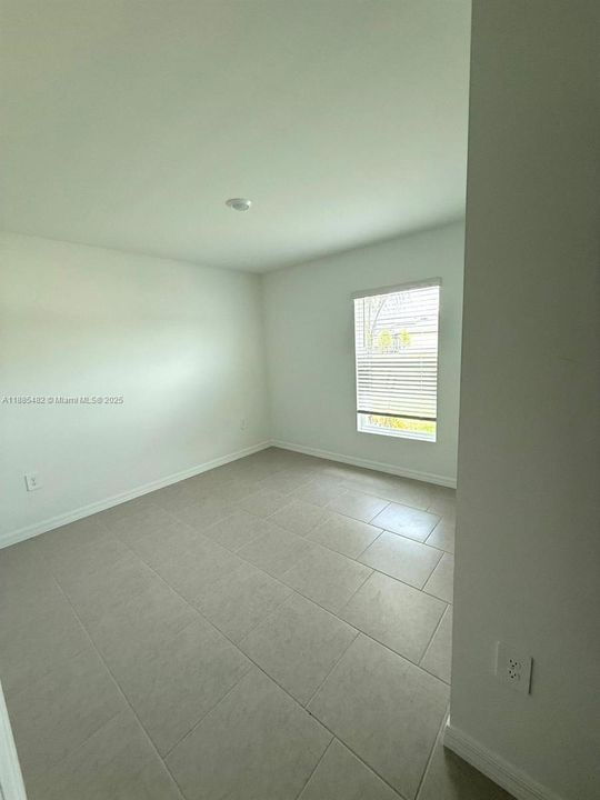 В аренду: $1,900 (3 спален, 2 ванн, 0 Квадратных фут)